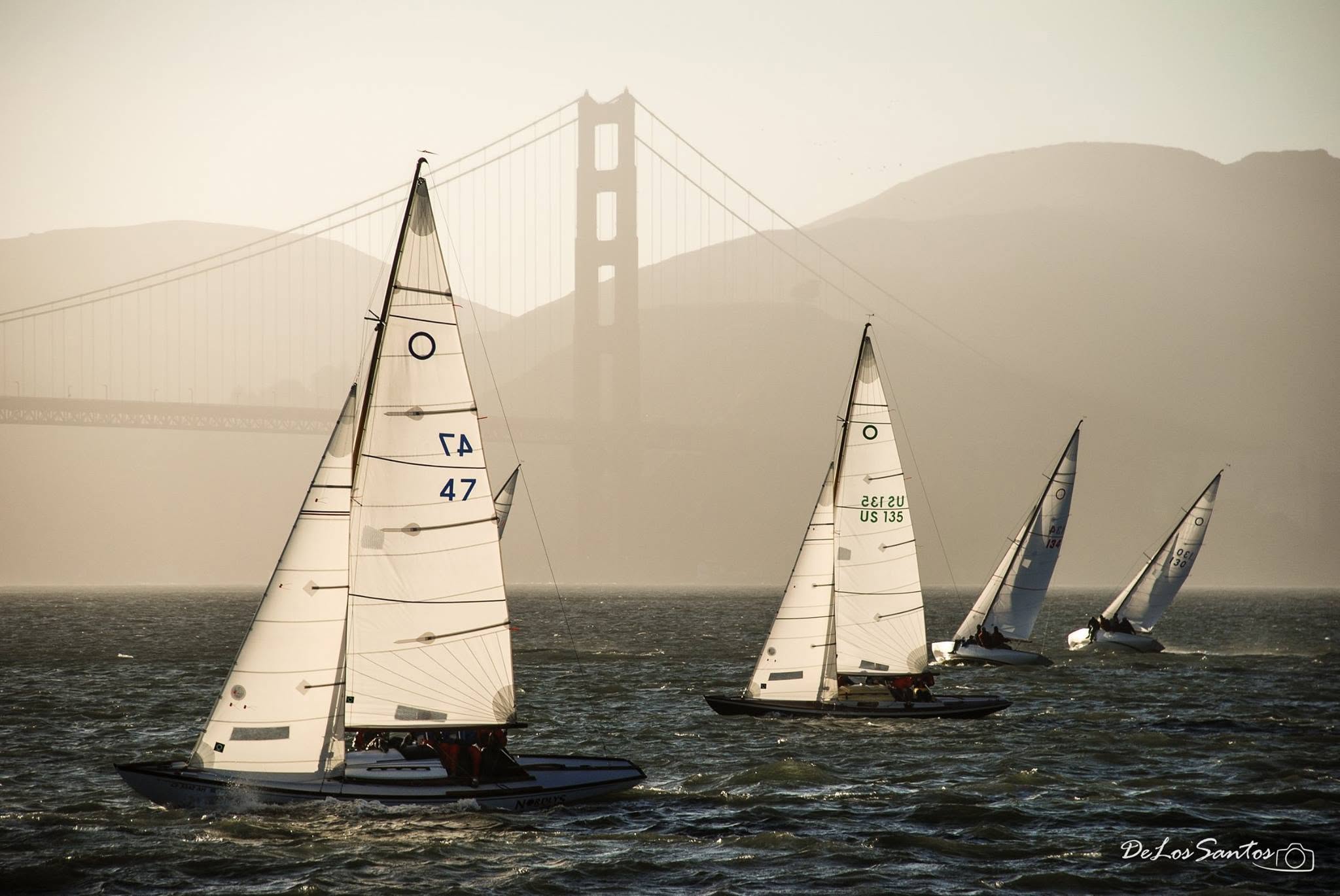 Veleiros com a Golden Gate ao fundo